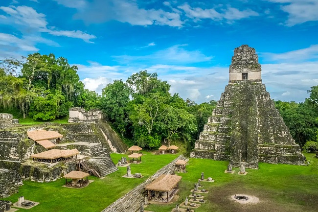 Guide To ‘Visiting Tikal’